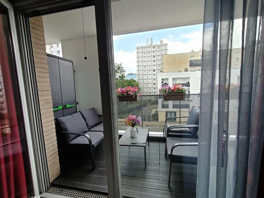Appartement 4 Pieces - La Rose Des Yvelines - Classe 3 Etoiles Trappes Exterior photo