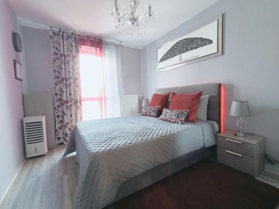Appartement 4 Pieces - La Rose Des Yvelines - Classe 3 Etoiles Trappes Exterior photo