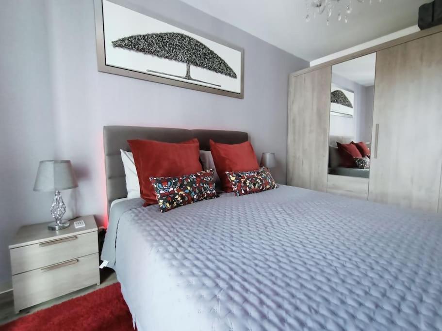 Appartement 4 Pieces - La Rose Des Yvelines - Classe 3 Etoiles Trappes Exterior photo