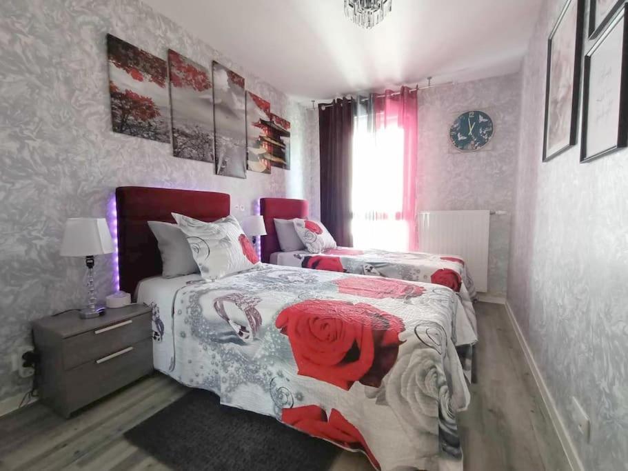 Appartement 4 Pieces - La Rose Des Yvelines - Classe 3 Etoiles Trappes Exterior photo