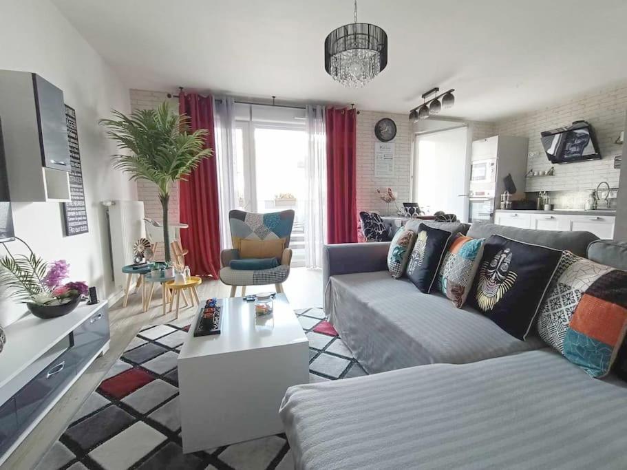 Appartement 4 Pieces - La Rose Des Yvelines - Classe 3 Etoiles Trappes Exterior photo