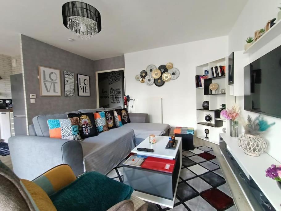 Appartement 4 Pieces - La Rose Des Yvelines - Classe 3 Etoiles Trappes Exterior photo