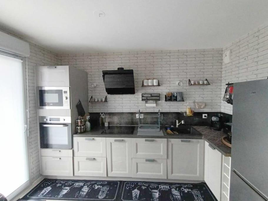 Appartement 4 Pieces - La Rose Des Yvelines - Classe 3 Etoiles Trappes Exterior photo
