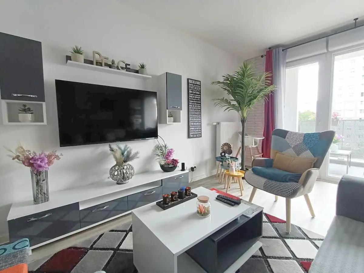 Appartement 4 Pieces - La Rose Des Yvelines - Classe 3 Etoiles Trappes Exterior photo